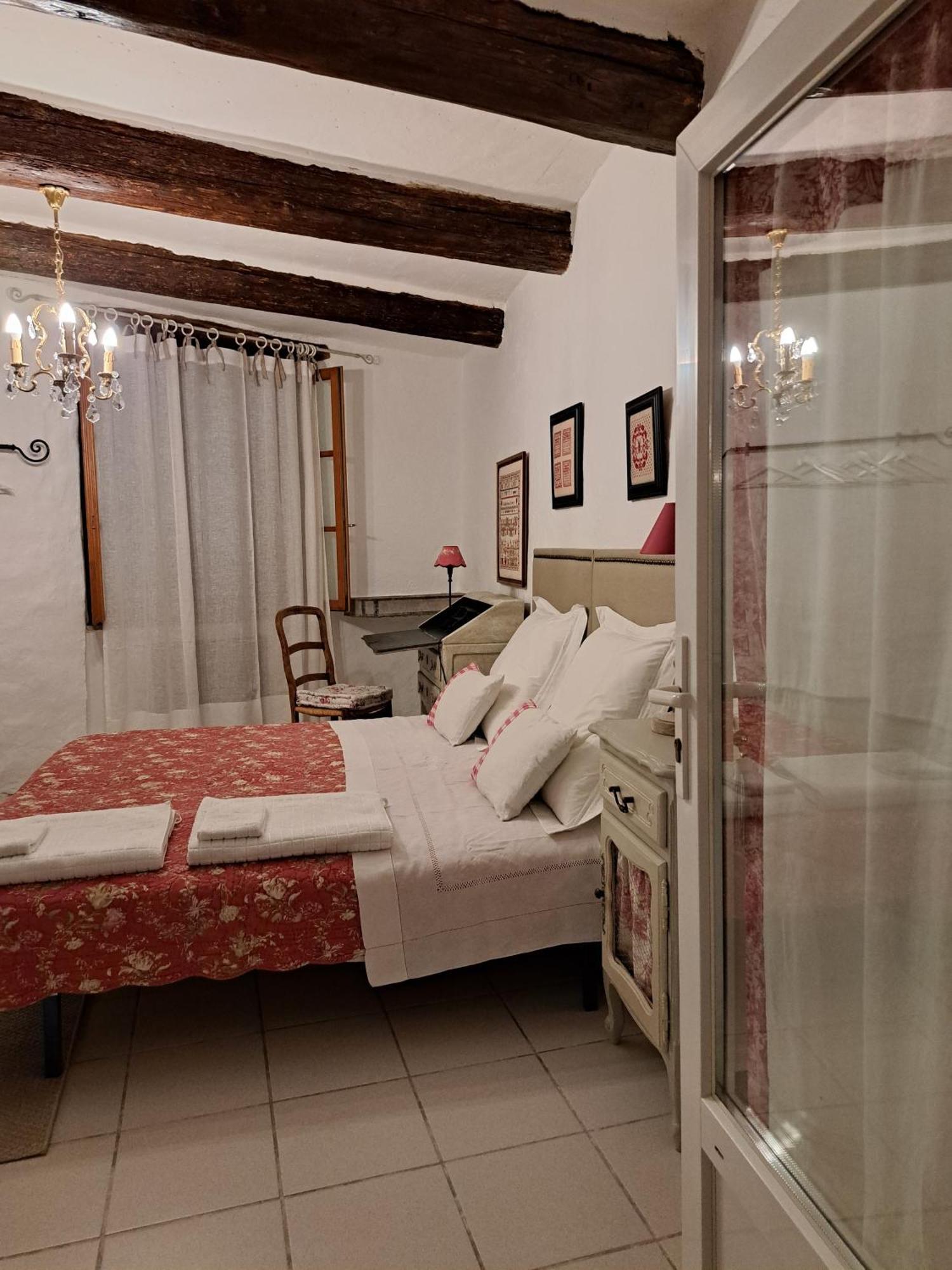 La Maison De Gisele Bed & Breakfast Saint-Victor-des-Oules Exterior foto
